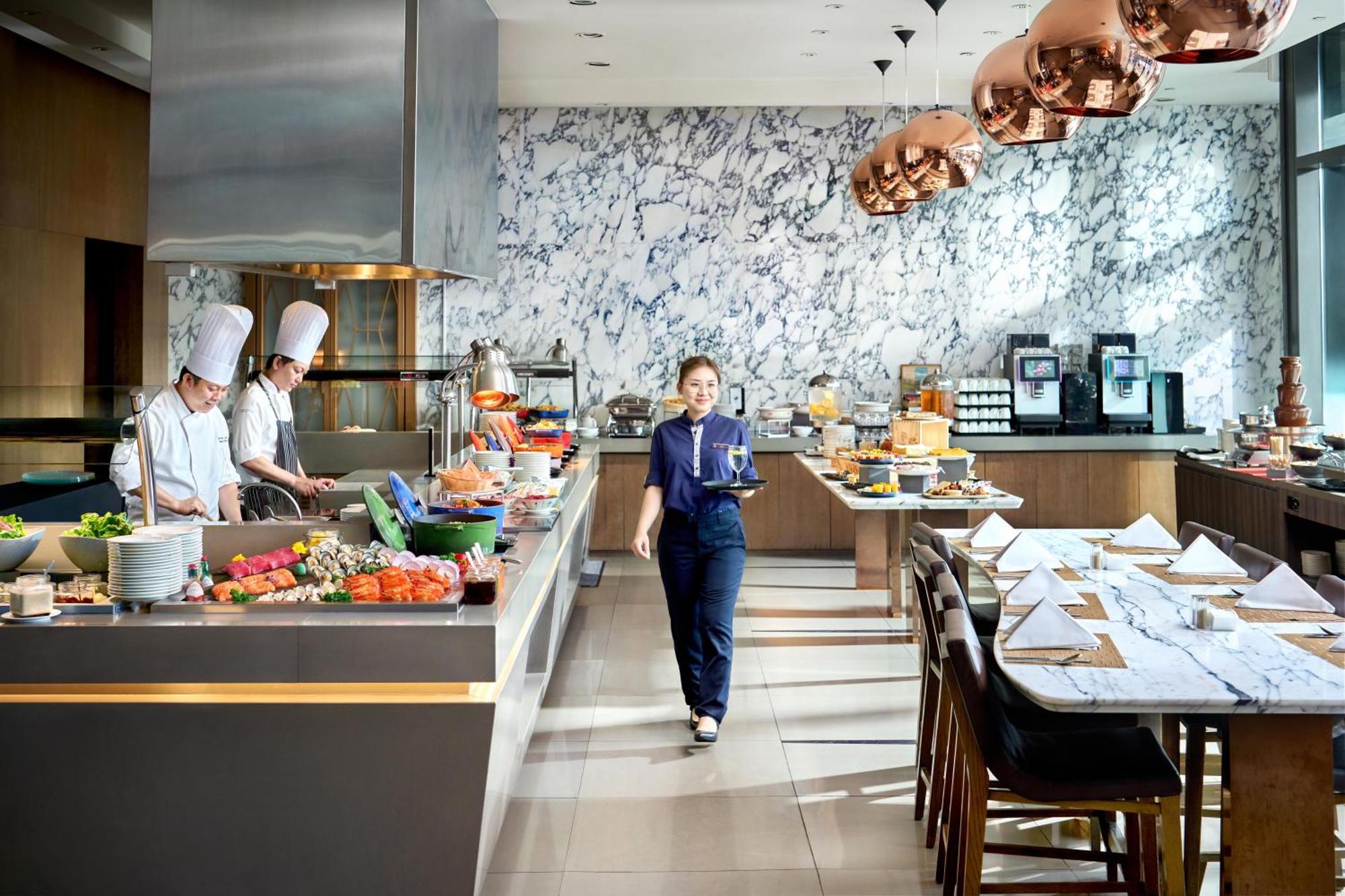 Khách sạn Carlton 5*